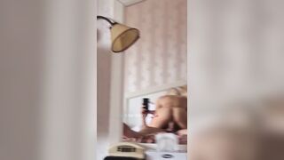 Super Sex vor dem Spiegel